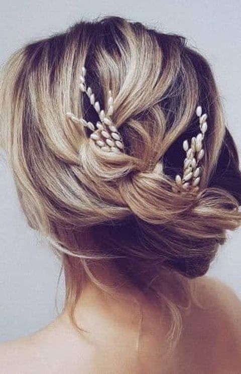 Chic wedding hairstyle for short hair