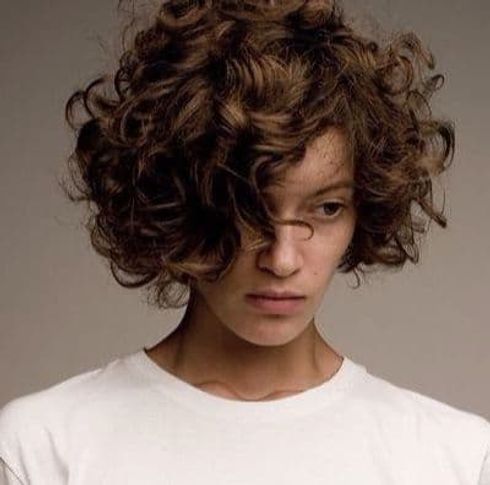 Short curly hairstyles for women 2022