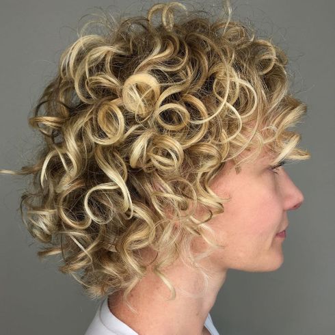 Short curly hairstyles for women 2022