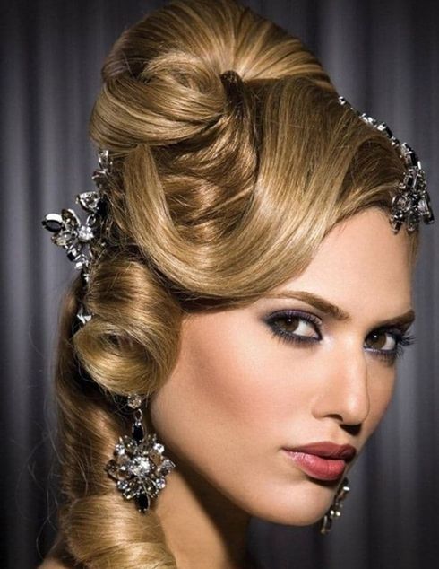 Classic Updo Hairstyles | What are the three classic updo styles?