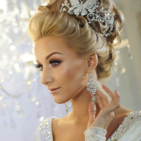 Classic Updo Hairstyles | What are the three classic updo styles?