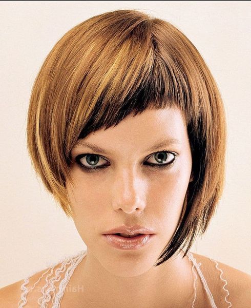 Short asymmetrical hair 2023