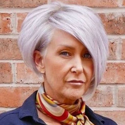 Asymmetrical bob over 60 in 2023