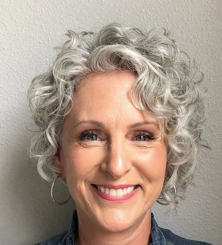 short hair for women over 60 in 2023