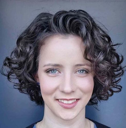 Are there specific products to reduce frizz in a curly short bob?