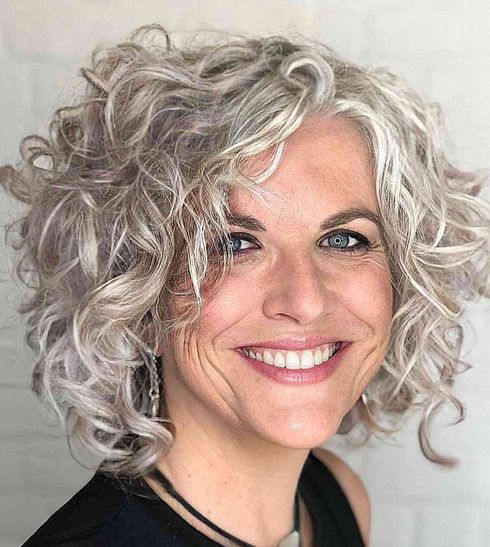 Why Choose a Curly Short Bob?