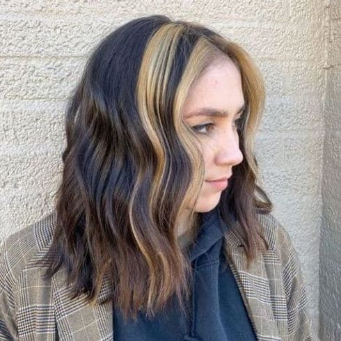 Face-Framing Chunky Caramel Highlights