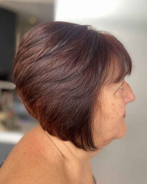 Can a layered bob haircut be customized to suit different lifestyles?