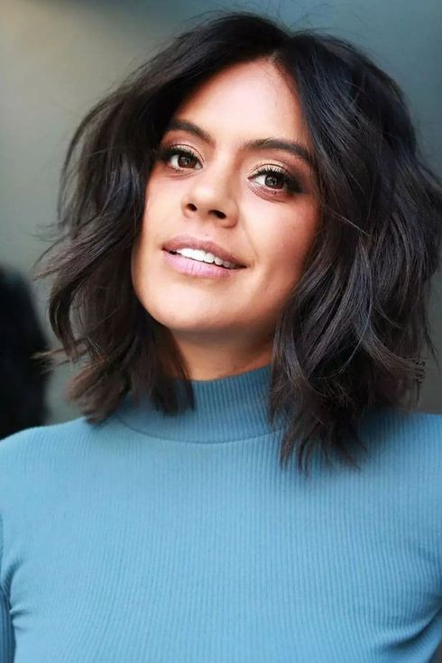 Medium Length Layered Hair – Ideas For Stunning 2024 Look