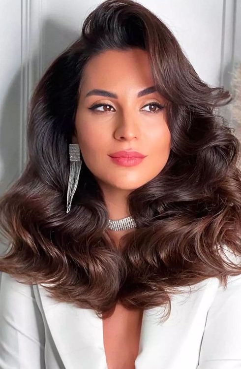 Medium Length Layered Hair – Ideas For Stunning 2024 Look