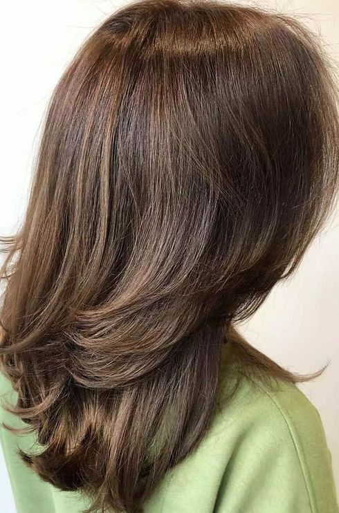 Medium Length Layered Hair – Ideas For Stunning 2024 Look