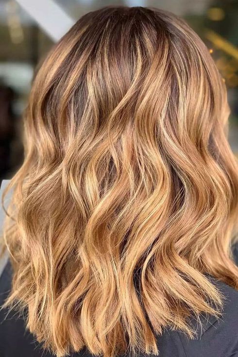 Medium Length Layered Hair – Ideas For Stunning 2024 Look