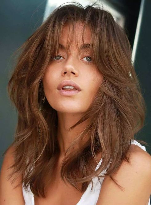 Medium Length Layered Hair – Ideas For Stunning 2024 Look