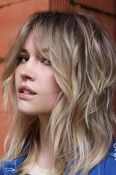 Medium Length Layered Hair – Ideas For Stunning 2024 Look