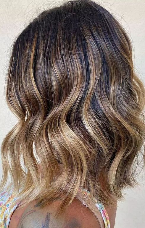 Medium Length Layered Hair – Ideas For Stunning 2024 Look