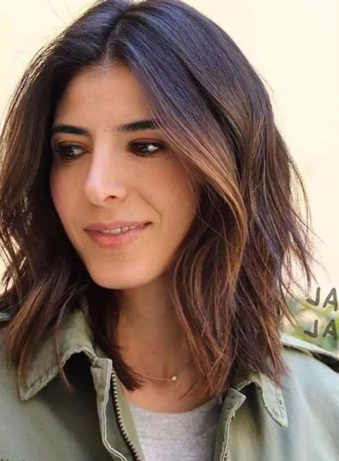 Medium Length Layered Hair – Ideas For Stunning 2024 Look