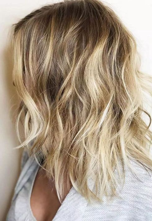 Medium Length Layered Hair – Ideas For Stunning 2024 Look