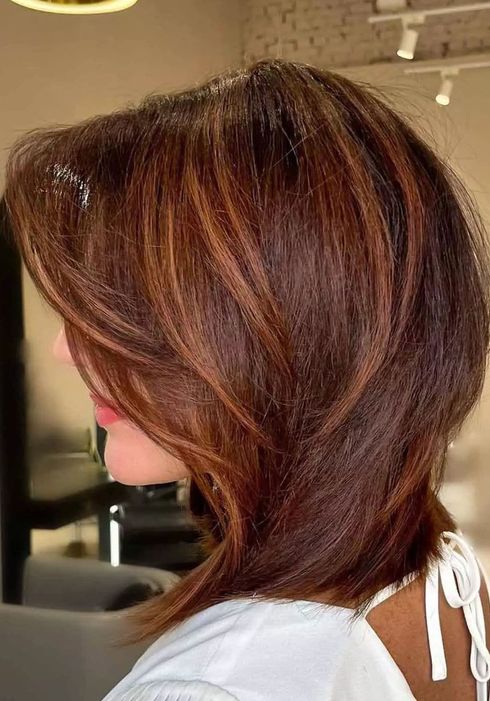 Medium Length Layered Hair – Ideas For Stunning 2024 Look