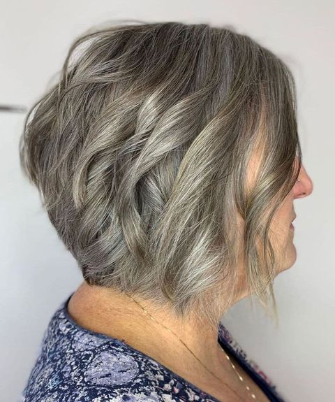 Soft wavy short bob