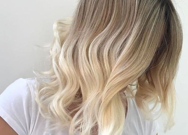 Blonde ombre hair for medium length wavy hair