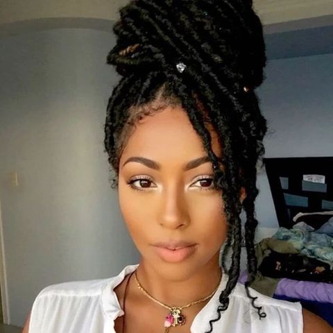 High bun dreadlock hairstyles for black women in 2021-2022