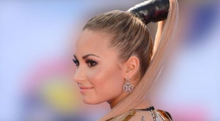 Demi lovato samurai ponytail hairstyles