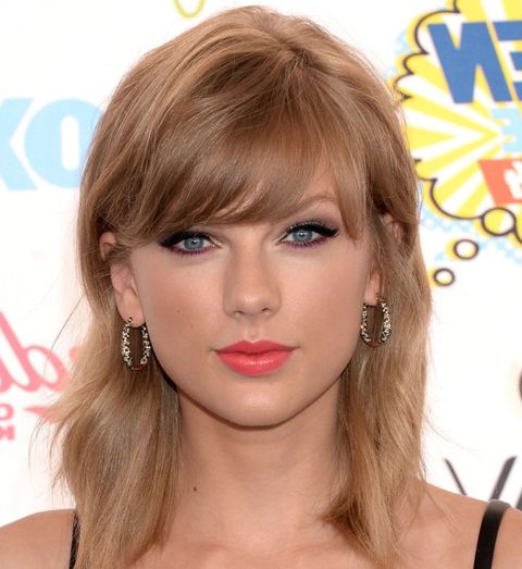 Taylor Swift Hairstyles, Haircuts and Hair Colors for 2021