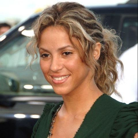 Shakira's ponytail curly style 2021-2022