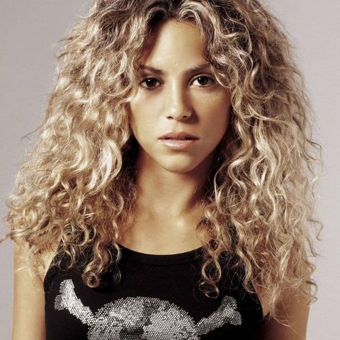 Shakira's thic curly hair 2021-2022