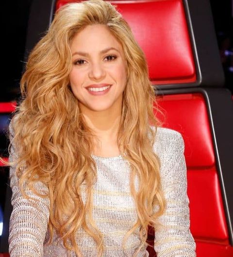 Shakira's very long wavy style 2021-2022
