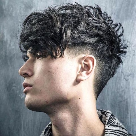 Messy short curly hair for men in 2021-2022