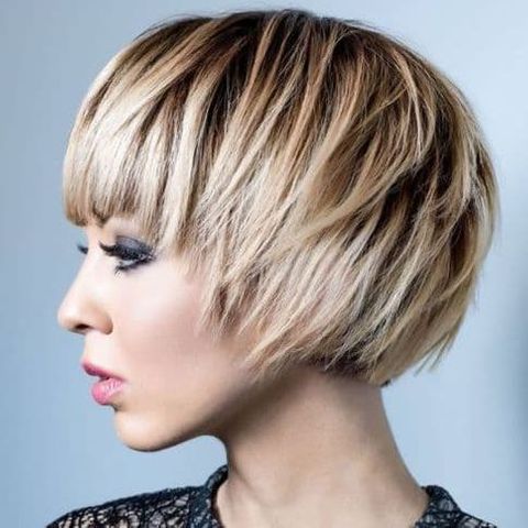 Layered short haircut with brown balayage 2021-2022