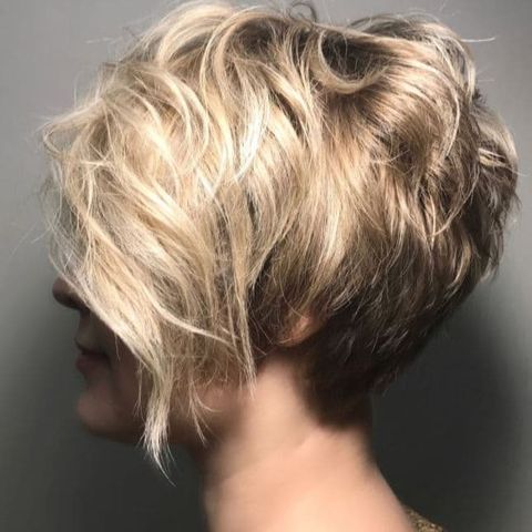 Wavy short bob with balayage 2021-2022