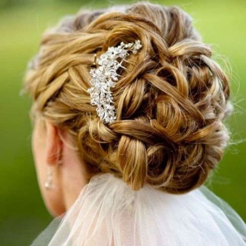 Chic wedding hairstyles for bride 2021-2022