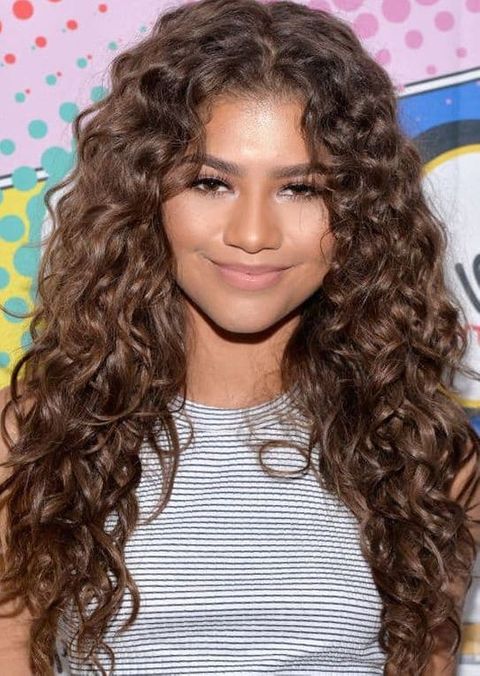 Long curly hair ideas for teenage girls 2021-2022
