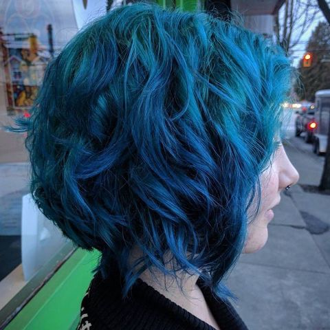 Wavy short bob + blue hair color 2021-2022