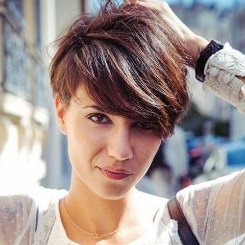 Highlight long pixie for women with long faces in 2021-2022