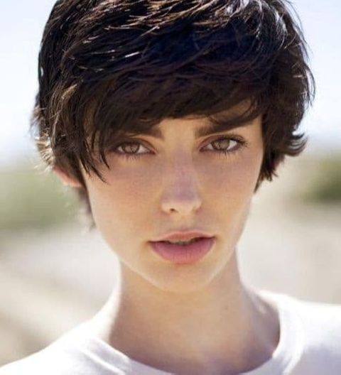 Wavy short cut for women in 2021-2022