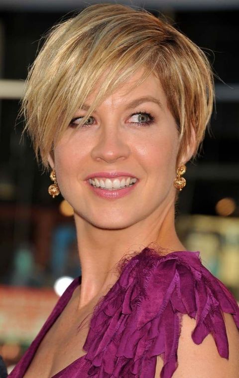 Jenna Elfman layered blonde long pixie