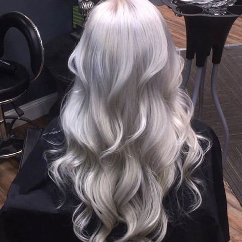 Platinum blonde long wavy hairstyles in 2021-2022