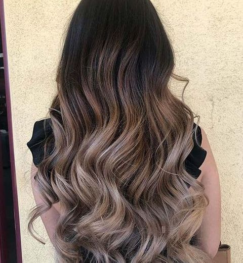 Black to blonde blend wavy hairstyle