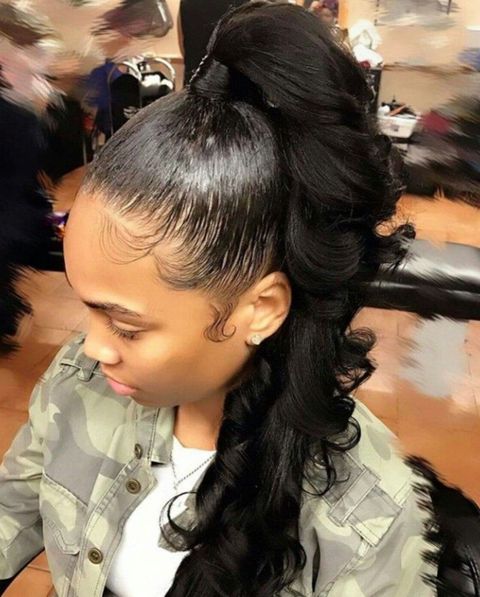 Wavy black hair ponytail hairstyles for black women in 2021-2022