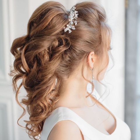 Cool ponytail hair style for bride in 2021-2022