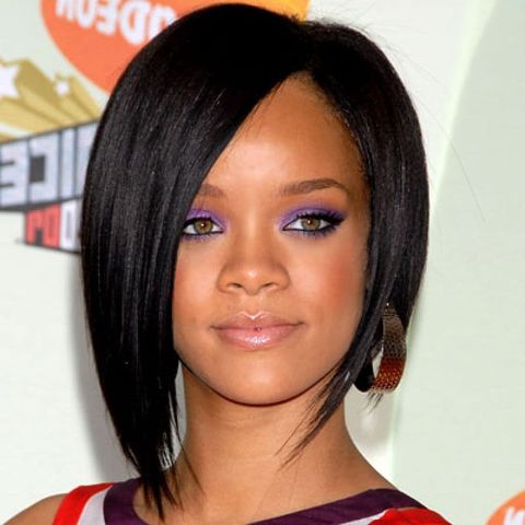 Center parted asymmetrical short bob hair for black women in 2021-2022