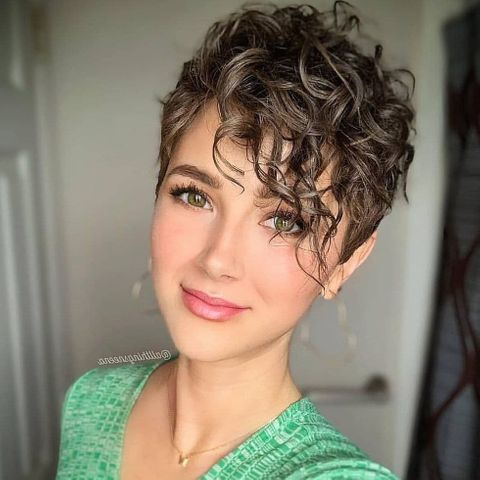 Wavy hairstyles are more modern with short haircuts in 2021-2022!