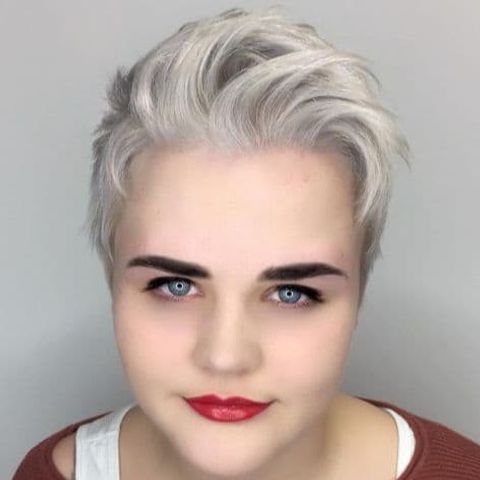 Grey short pixie cut for round face