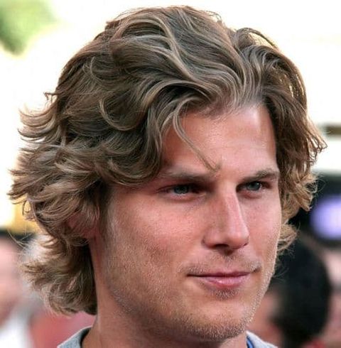 Wavy short hair for men