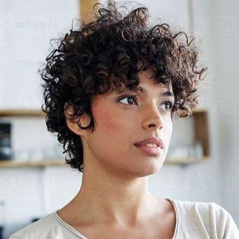 Short curly hair for round face