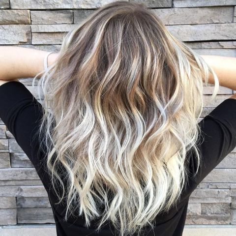 Soft wavy blonde balayage hair dye