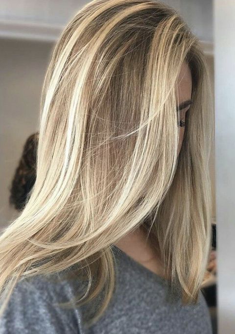 Straight hairstyle with blonde balayage